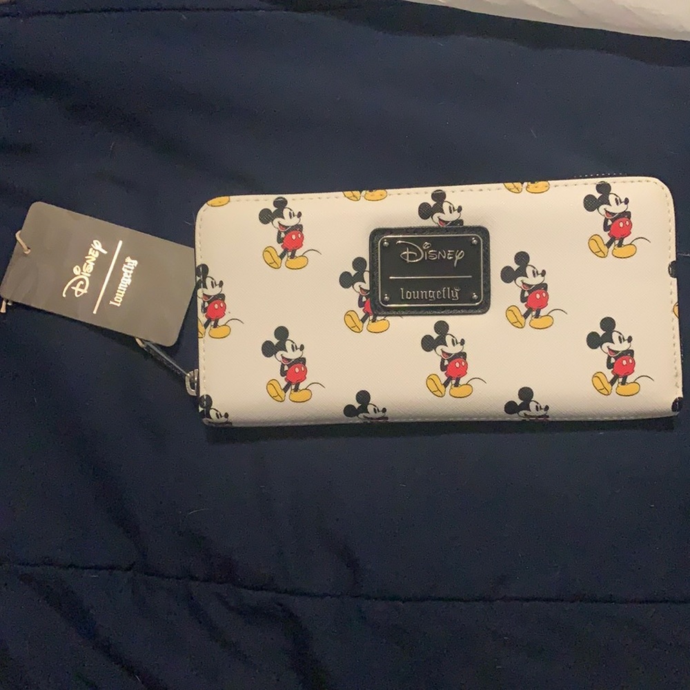 NWT Loungefly Mickey Wallet °o°